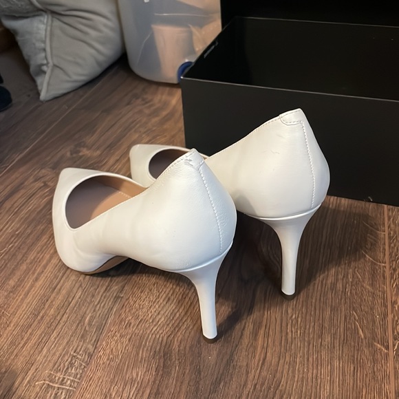White banana republic heel - Picture 4 of 4